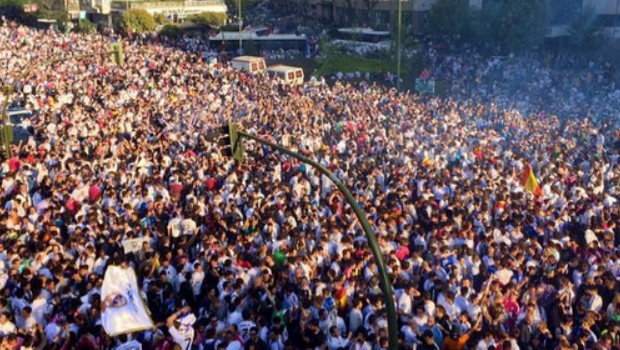 Македонските фудбалери пристигнаа на плоштадот Македонија во Скопје (Во Живо)
