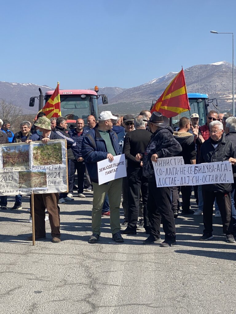 Земјоделците на протест ги испорачаа барањата до владата (ВИДЕО)