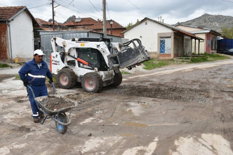 Отпочна интензивно затварање на ударните дупки и прокопи на територијата на општина Прилеп