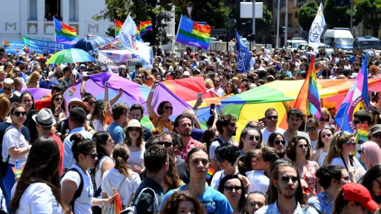 ЛГБТ заедницата излегоа на „Скопје прајд“, добија поддршка од министрите Маричиќ и Тренчевка