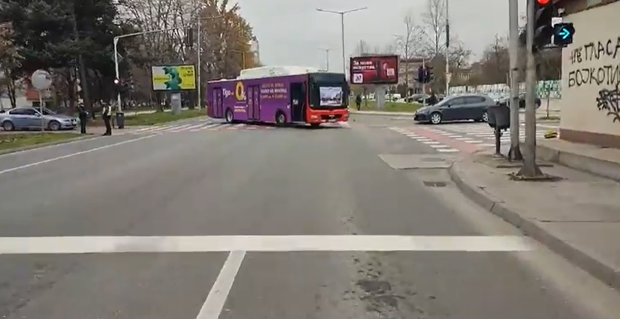 Трет ден блокади на приватните автобуски превозници во Скопје