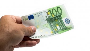ВНИМАВАЈТЕ!Пуштена во оптег фалсификувана банкнота од 100 евра