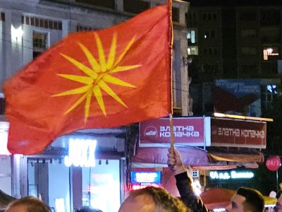 Цел Прилеп на плоштад, прилепчани си ја сакаат Македонската песна!
