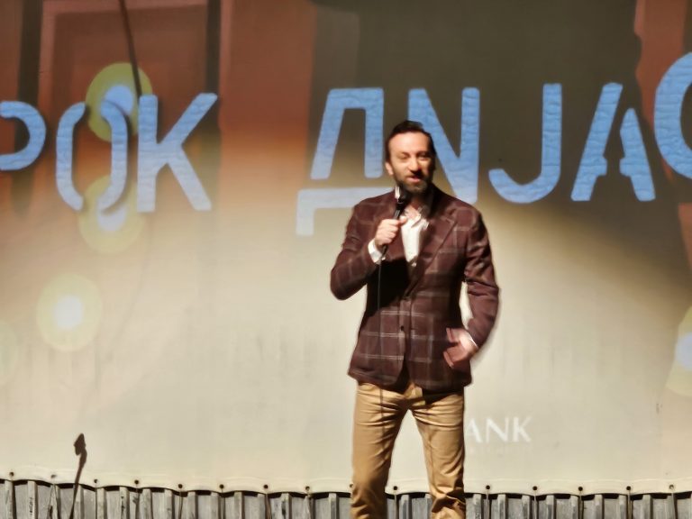 „Широк дијафазон“ и Сашко Коцев вечерва во Прилеп (ВИДЕО)