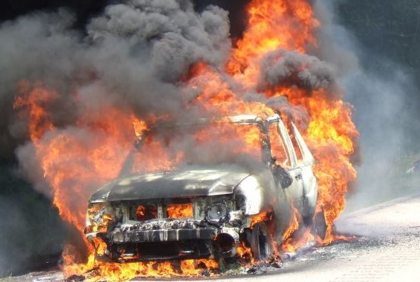 Две лица приведени за опожареното возило во Прилеп