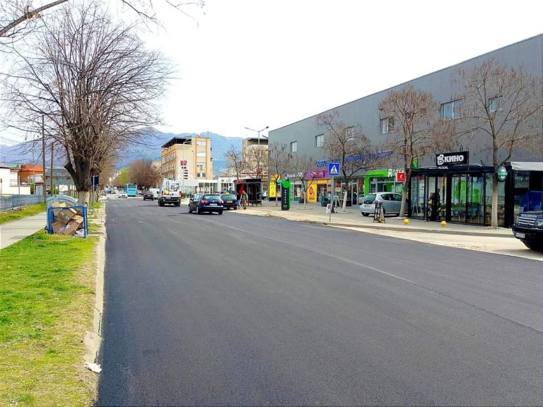 Нов асфалт на улиците близу Автобуската станица