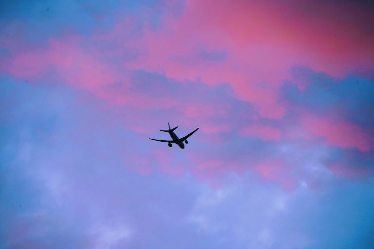 Македонец спречи терористички напад на летот Лутон – Глазгов, патникот извикувал „Алах Акбар”